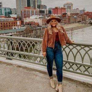 Meet your Posher, Brooke